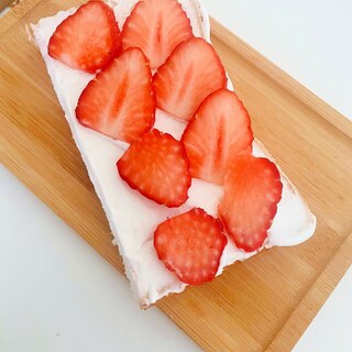 苺クリームのトースト